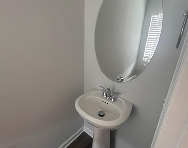 398 Lanier Circle - Photo Thumbnail 4