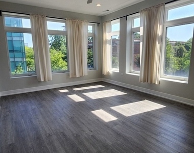 825 E 61st Street - Photo Thumbnail 2