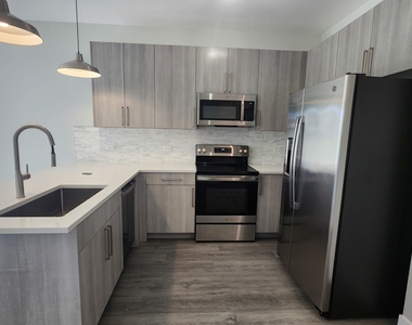 825 E 61st Street - Photo Thumbnail 3