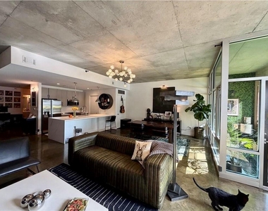 845 Spring Street Nw - Photo Thumbnail 3