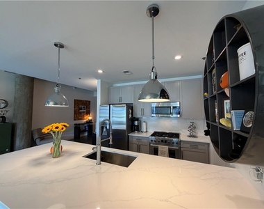 845 Spring Street Nw - Photo Thumbnail 5