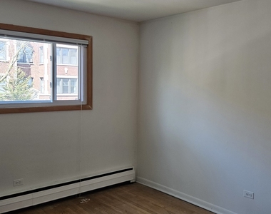6819 N Wayne Avenue - Photo Thumbnail 3