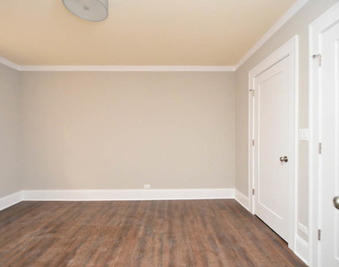 817 W Lakeside Place - Photo Thumbnail 4
