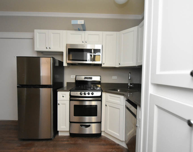 817 W Lakeside Place - Photo Thumbnail 3