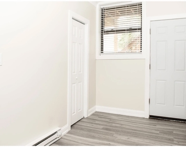 730 W Roscoe Street - Photo Thumbnail 4