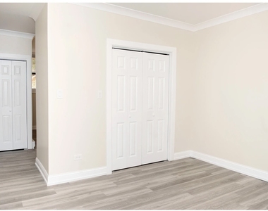 730 W Roscoe Street - Photo Thumbnail 6