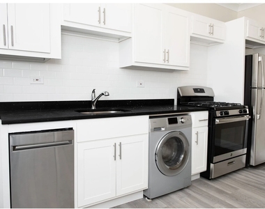 730 W Roscoe Street - Photo Thumbnail 3