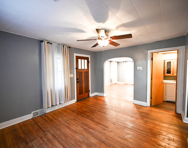 219 S 7th Street - Photo Thumbnail 7