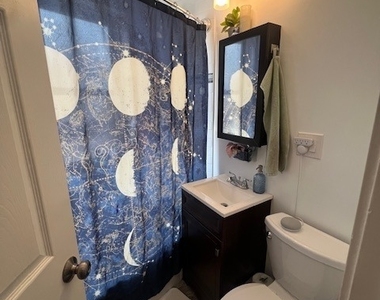 4226 N Clark Avenue - Photo Thumbnail 7