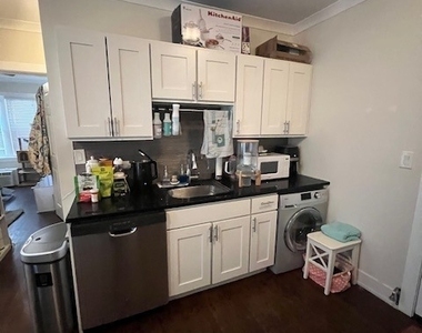 4226 N Clark Avenue - Photo Thumbnail 3