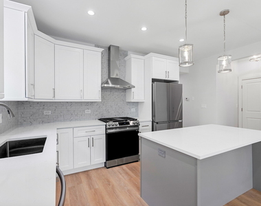 6423 N Washtenaw Avenue - Photo Thumbnail 4