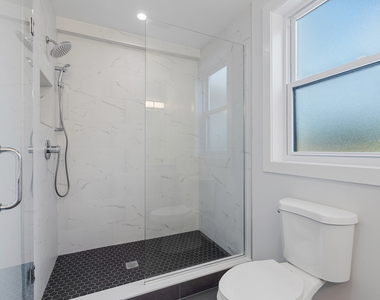 6423 N Washtenaw Avenue - Photo Thumbnail 12