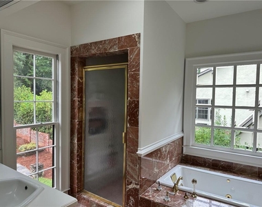 935 Stovall Boulevard Ne - Photo Thumbnail 23