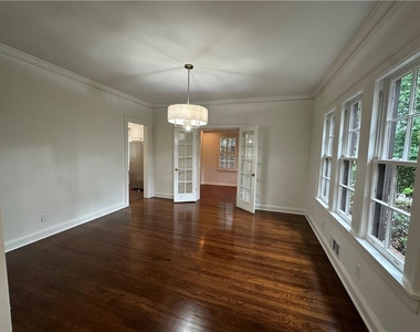 935 Stovall Boulevard Ne - Photo Thumbnail 10