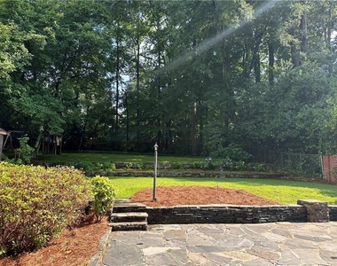 935 Stovall Boulevard Ne - Photo Thumbnail 2