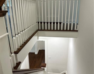 935 Stovall Boulevard Ne - Photo Thumbnail 20