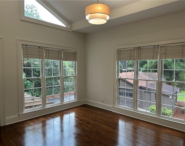 935 Stovall Boulevard Ne - Photo Thumbnail 22