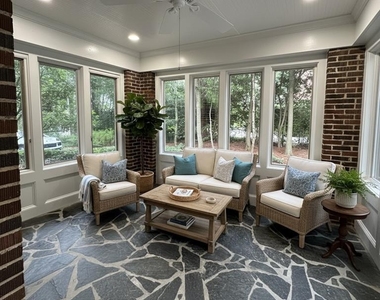 935 Stovall Boulevard Ne - Photo Thumbnail 6