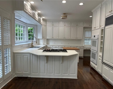 935 Stovall Boulevard Ne - Photo Thumbnail 16
