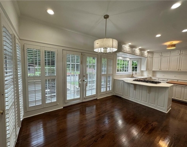 935 Stovall Boulevard Ne - Photo Thumbnail 15