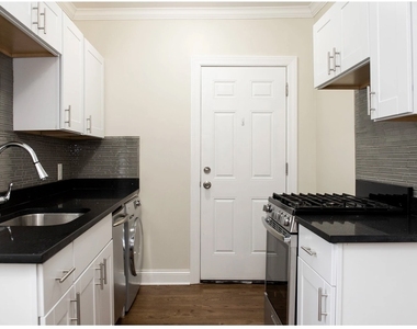 3817 N Greenview Avenue - Photo Thumbnail 2