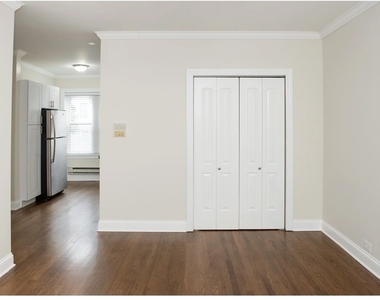 3817 N Greenview Avenue - Photo Thumbnail 7