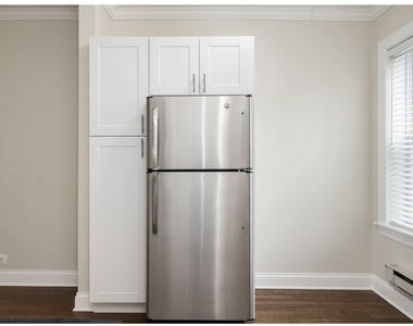 3817 N Greenview Avenue - Photo Thumbnail 4