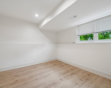 867 Harris Drive - Photo Thumbnail 12
