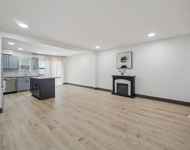 867 Harris Drive - Photo Thumbnail 4