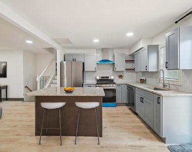 867 Harris Drive - Photo Thumbnail 5