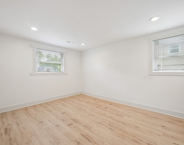 867 Harris Drive - Photo Thumbnail 14