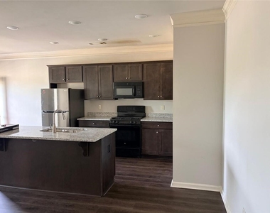 290 Turtle Creek Drive - Photo Thumbnail 5
