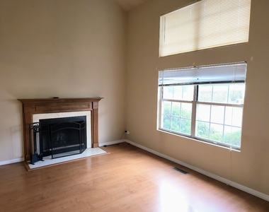 216 Ivy Court - Photo Thumbnail 2