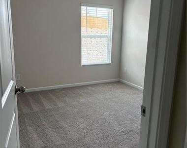 153 Bloomfield Circle - Photo Thumbnail 15