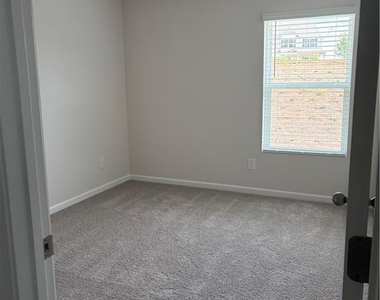 153 Bloomfield Circle - Photo Thumbnail 17