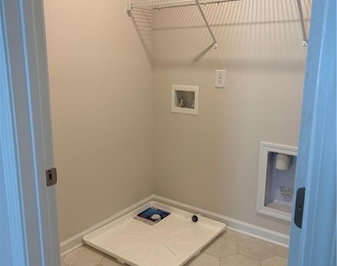 153 Bloomfield Circle - Photo Thumbnail 16
