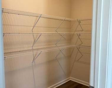 153 Bloomfield Circle - Photo Thumbnail 6