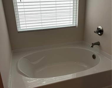 153 Bloomfield Circle - Photo Thumbnail 11
