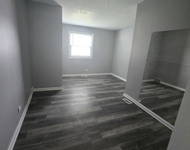 7139 W 74th Street - Photo Thumbnail 11