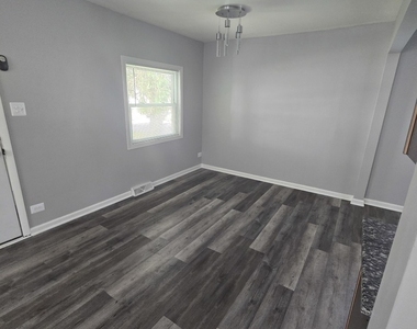 7139 W 74th Street - Photo Thumbnail 6