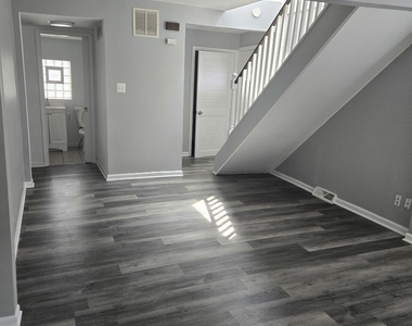 7139 W 74th Street - Photo Thumbnail 5
