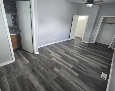7139 W 74th Street - Photo Thumbnail 13
