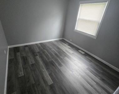 7139 W 74th Street - Photo Thumbnail 8