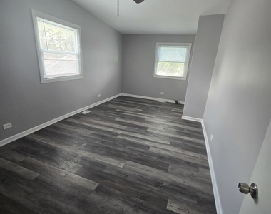 7139 W 74th Street - Photo Thumbnail 12