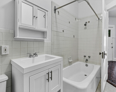 1942 W Farwell Avenue - Photo Thumbnail 10
