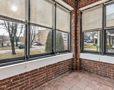 1942 W Farwell Avenue - Photo Thumbnail 4
