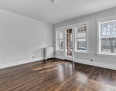 1942 W Farwell Avenue - Photo Thumbnail 3