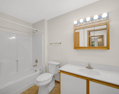 300 Cunat Boulevard - Photo Thumbnail 14