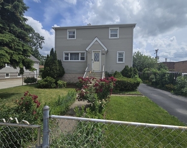 7139 W 74th Place - Photo Thumbnail 2