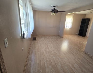 7139 W 74th Place - Photo Thumbnail 4